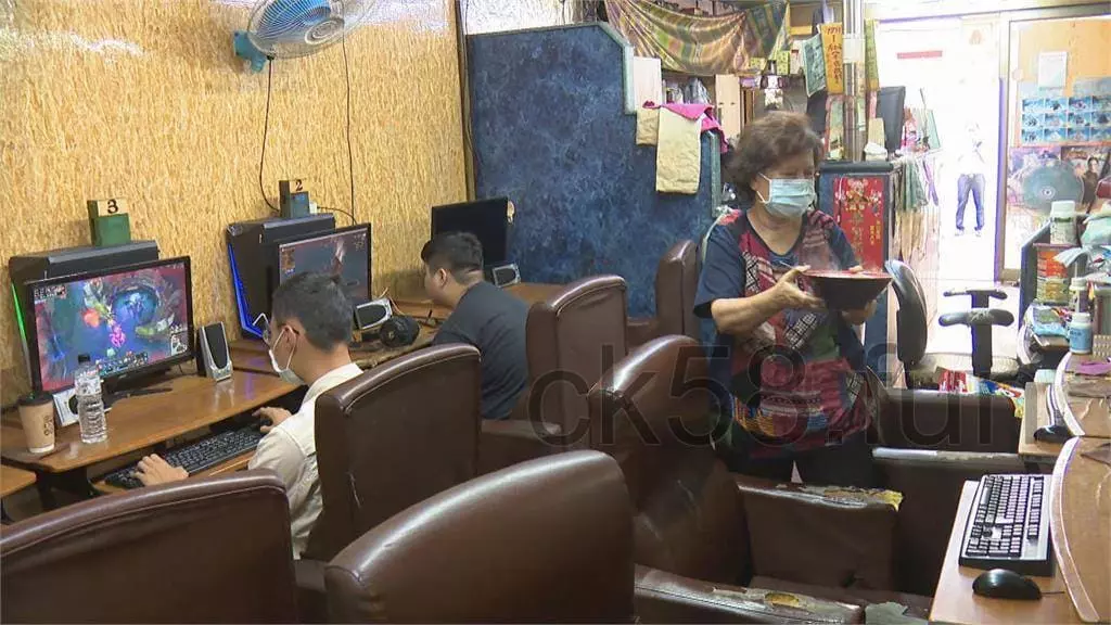 DG百家樂PTT版的網友分享，自己第一次接觸到賭博遊戲是在網咖